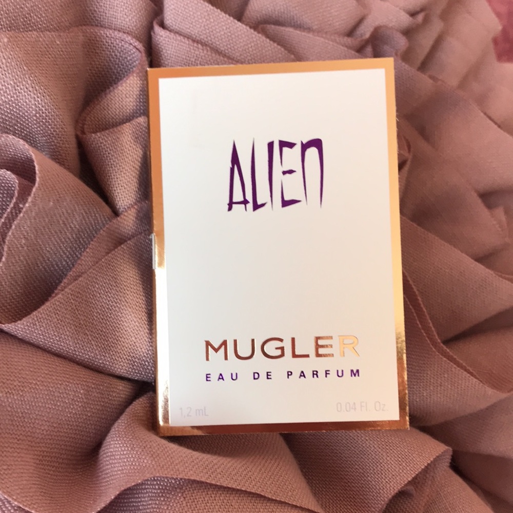 Theirry mugler alien sample
